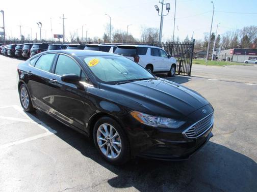 Black 2017 Ford Fusion SE