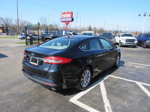 Black 2017 Ford Fusion SE