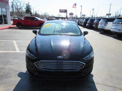 Black 2017 Ford Fusion SE