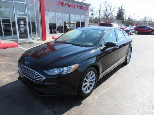 Black 2017 Ford Fusion SE