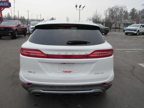 White 2017 Lincoln MKC Reserve