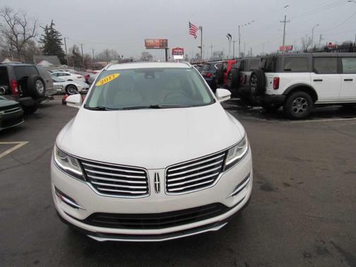 White 2017 Lincoln MKC Reserve