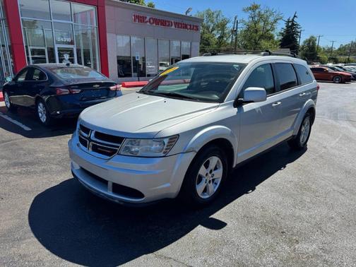 Silver 2014 Dodge Journey SE