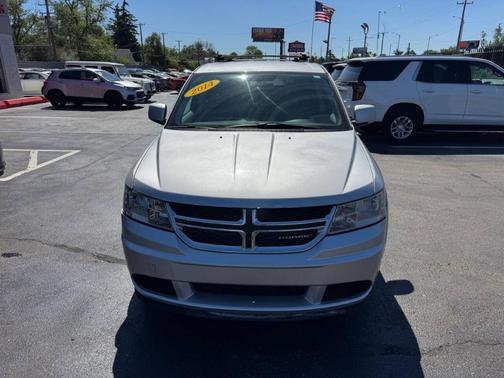 Silver 2014 Dodge Journey SE
