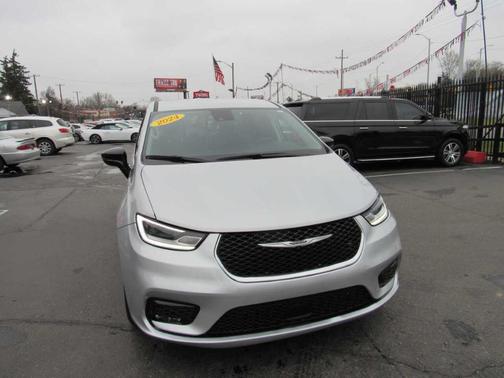2024 Chrysler Pacifica Touring-L