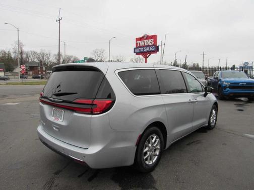 2024 Chrysler Pacifica Touring-L