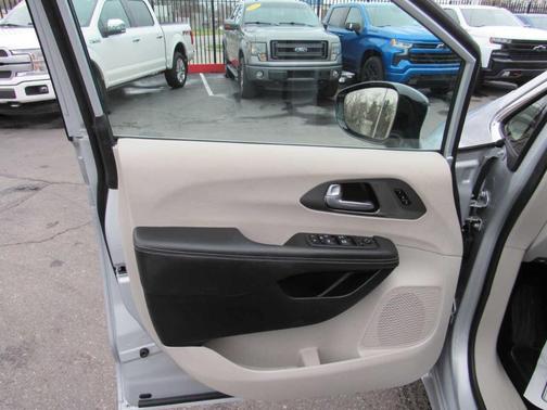 2024 Chrysler Pacifica Touring-L