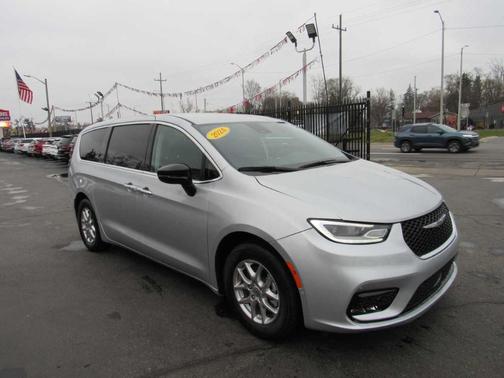 2024 Chrysler Pacifica Touring-L