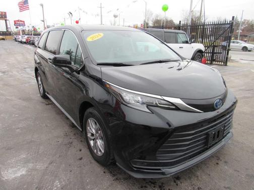 2024 Toyota Sienna LE