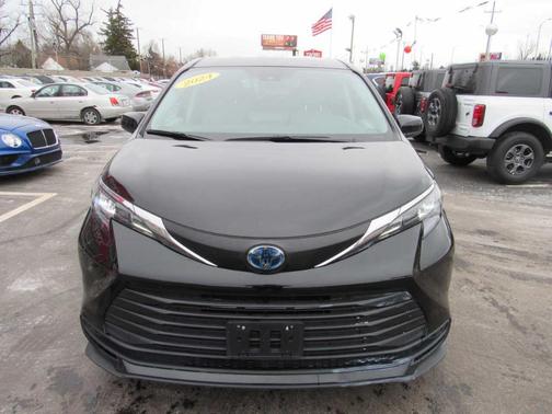 2024 Toyota Sienna LE