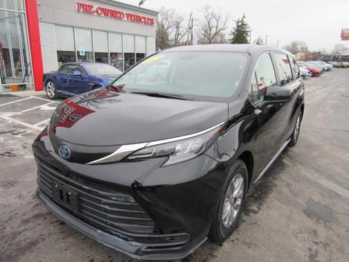 2024 Toyota Sienna LE