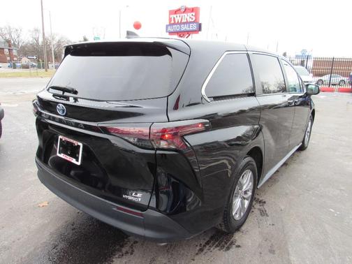 2024 Toyota Sienna LE