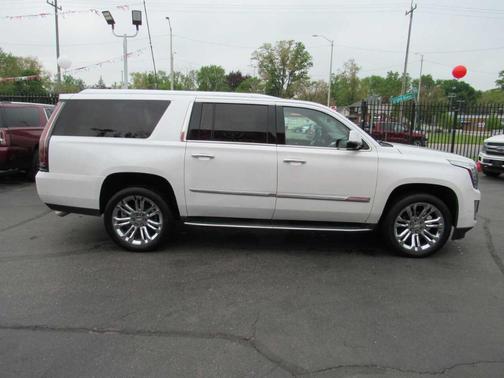 2018 Cadillac Escalade ESV Luxury