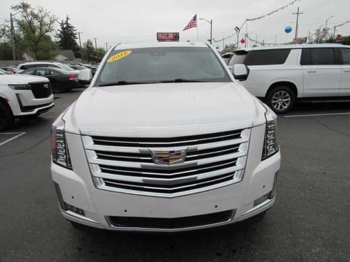 2018 Cadillac Escalade ESV Luxury