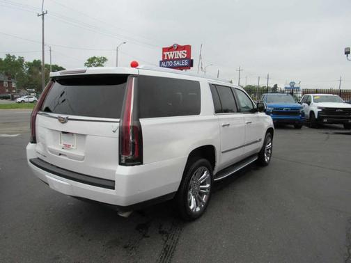 2018 Cadillac Escalade ESV Luxury