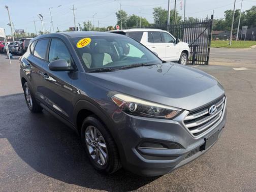 Coliseum Grey 2017 Hyundai TUCSON SE