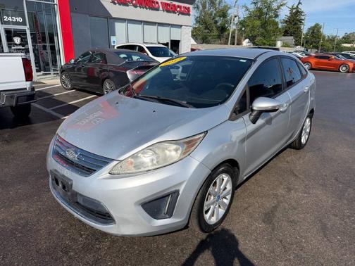 Silver 2013 Ford Fiesta SE