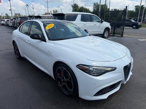 Bright Silver Metallic 2022 Alfa Romeo Giulia Ti