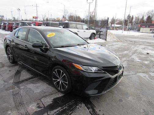 2020 Toyota Camry SE