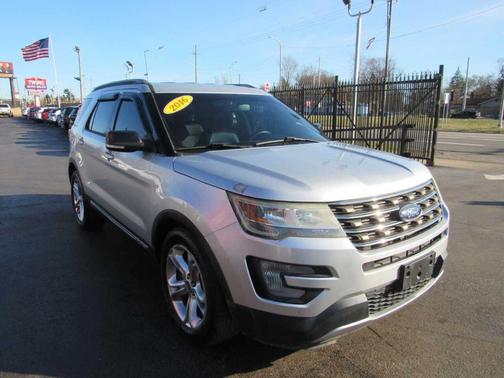 Silver 2016 Ford Explorer XLT