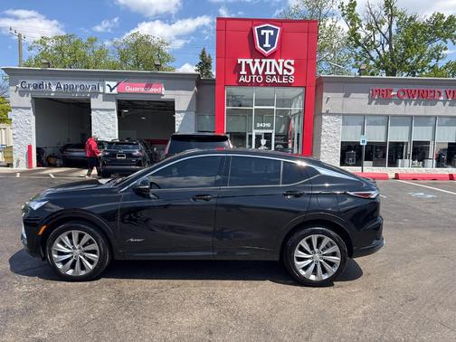 Black 2025 Buick Envista Avenir