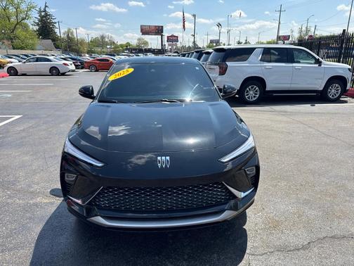 Black 2025 Buick Envista Avenir