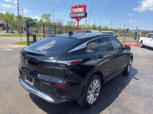 Black 2025 Buick Envista Avenir