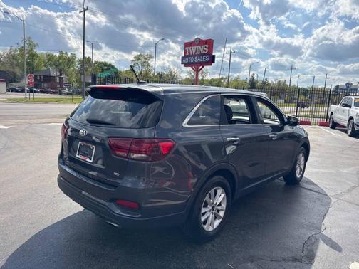 Gray 2019 Kia Sorento LX