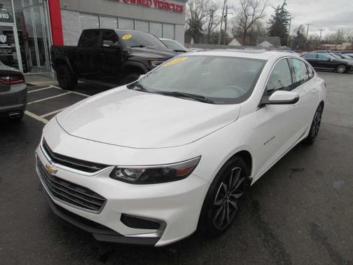 White 2016 Chevrolet Malibu 1LT