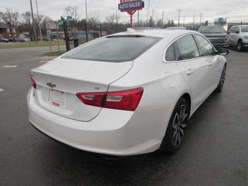 White 2016 Chevrolet Malibu 1LT