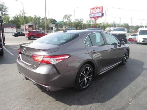 2020 Toyota Camry SE