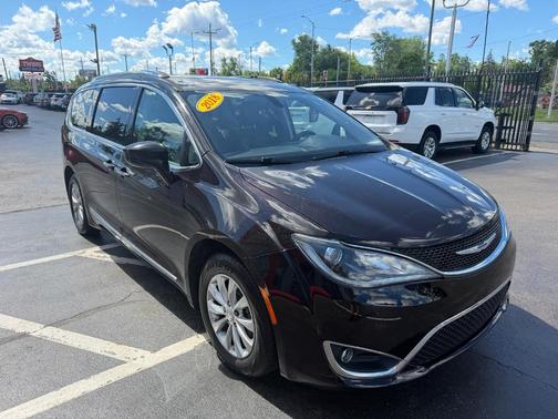 Black 2018 Chrysler Pacifica Touring-L