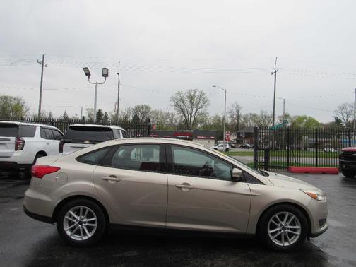 Gold 2018 Ford Focus SE