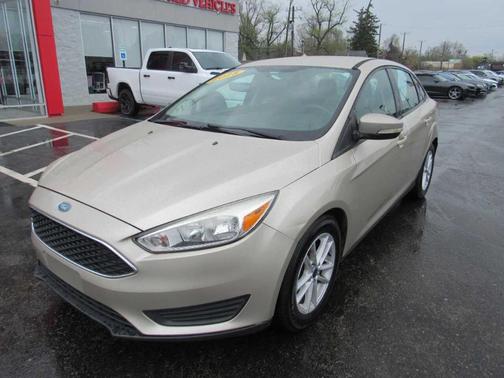 Gold 2018 Ford Focus SE