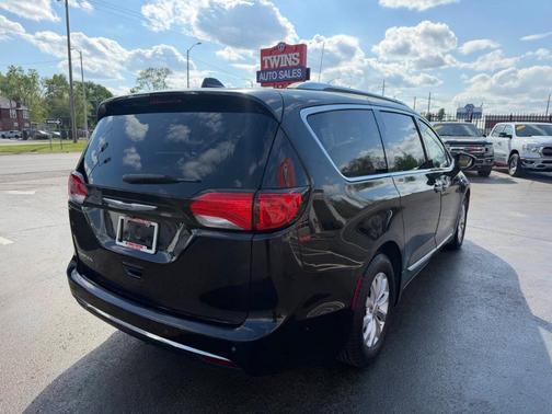 Black 2018 Chrysler Pacifica Touring-L Plus