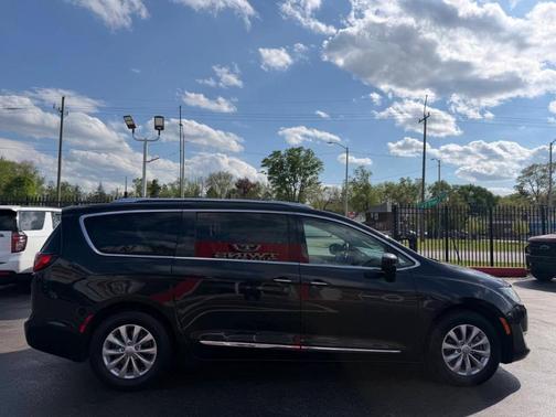 Black 2018 Chrysler Pacifica Touring-L Plus