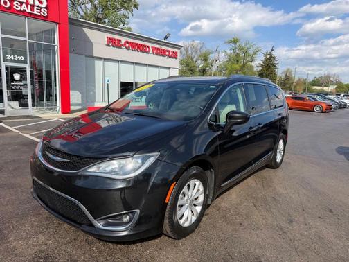 Black 2018 Chrysler Pacifica Touring-L Plus