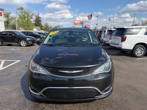 Black 2018 Chrysler Pacifica Touring-L Plus