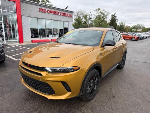 Gold 2024 Dodge Hornet R/T