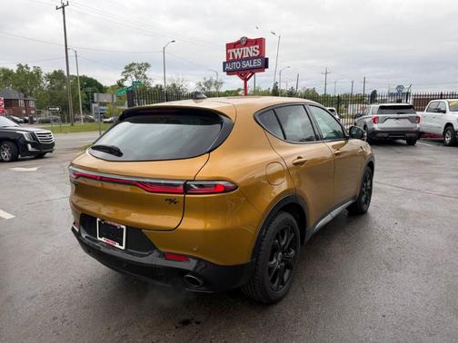 Gold 2024 Dodge Hornet R/T