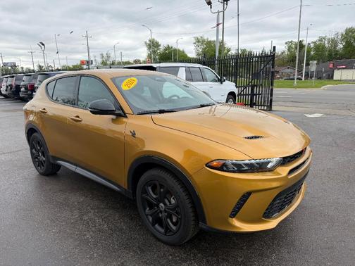 Gold 2024 Dodge Hornet R/T