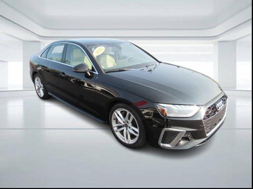 2022 Audi A4 45 S line quattro Premium