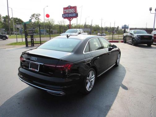 2022 Audi A4 45 S line quattro Premium