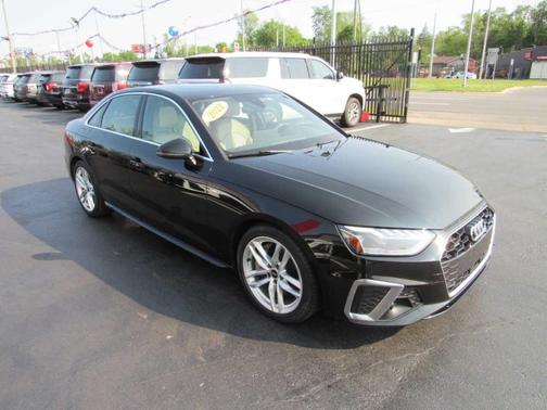 2022 Audi A4 45 S line quattro Premium