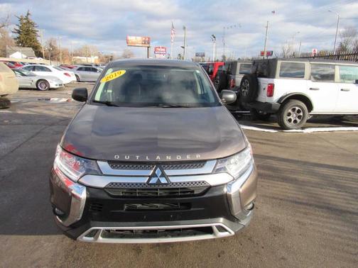 2019 Mitsubishi Outlander ES