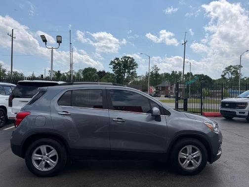 Gray 2019 Chevrolet Trax LT
