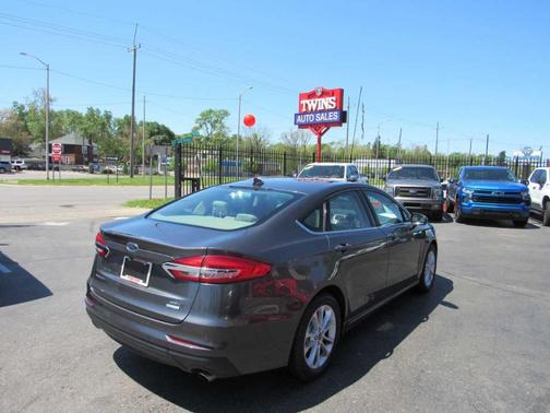 2020 Ford Fusion SE