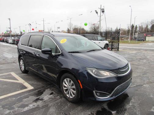 2017 Chrysler Pacifica Touring-L