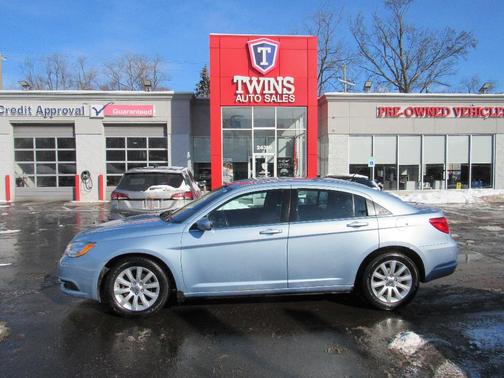 2013 Chrysler 200 Touring