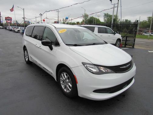 2024 Chrysler Voyager LX